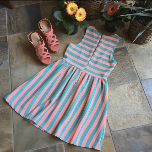 Everly striped summer dress - Picture 3 of 7